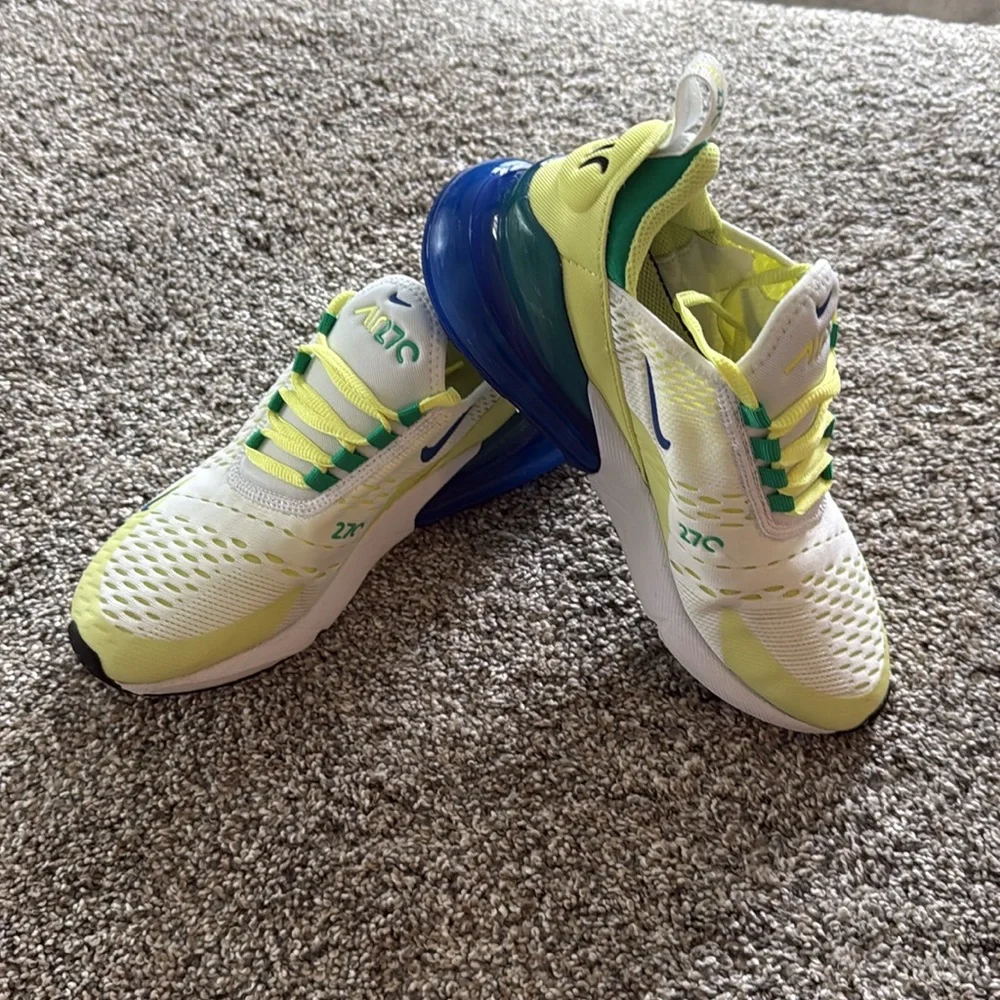 Nike Youth Air Max 270 Sneakers Size 6Y - Picture 2 of 4